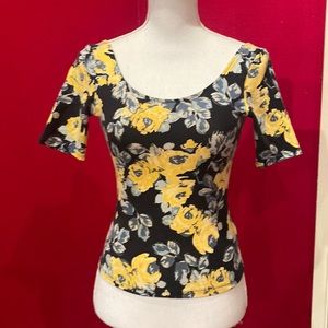 Beautiful flowers fitted blouse